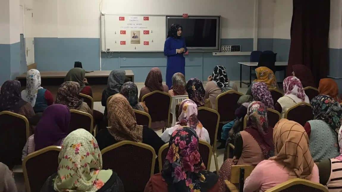 ''Kadına Yönelik Şiddetle Mücadele'' kapsamında Psikolojik danışmanı olmayan okullardaki velilere yönelik seminerler gerçekleştirilmiştir